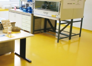 pavimento in resina epossidica di un Laboratorio