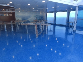 Pavimento in resina del BAR di una nave - Color flooring