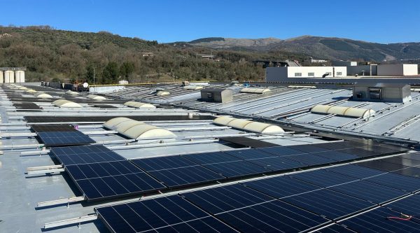 Impermeabilizzazione tetto con impianto fotovoltaico mediante l'applicazione di Poliurea.